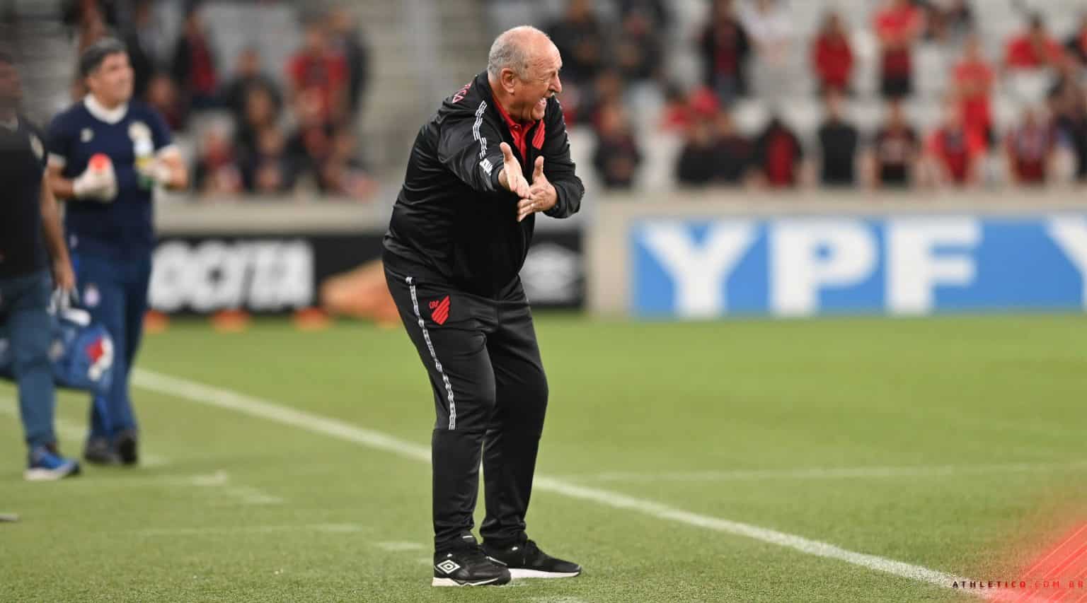 Felip&atilde;o diz que Athletico n&atilde;o precisa sofrer para conseguir as suas vit&oacute;rias