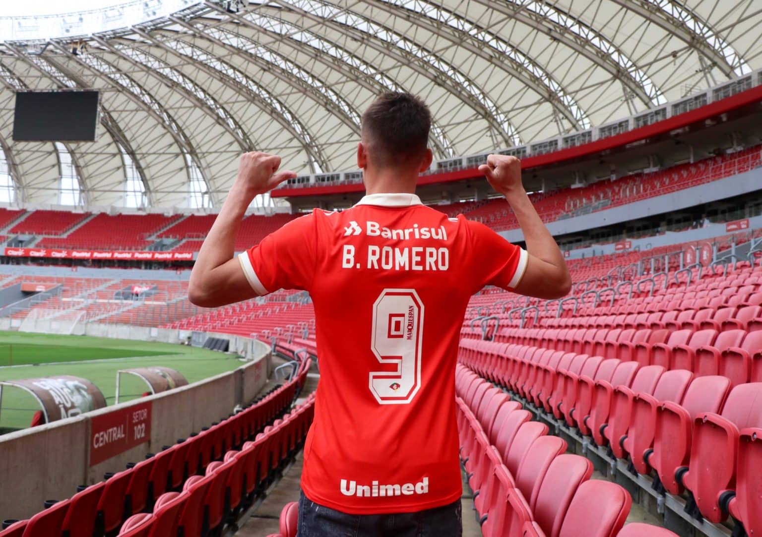 Inter apresenta o centroavante Braian Romero