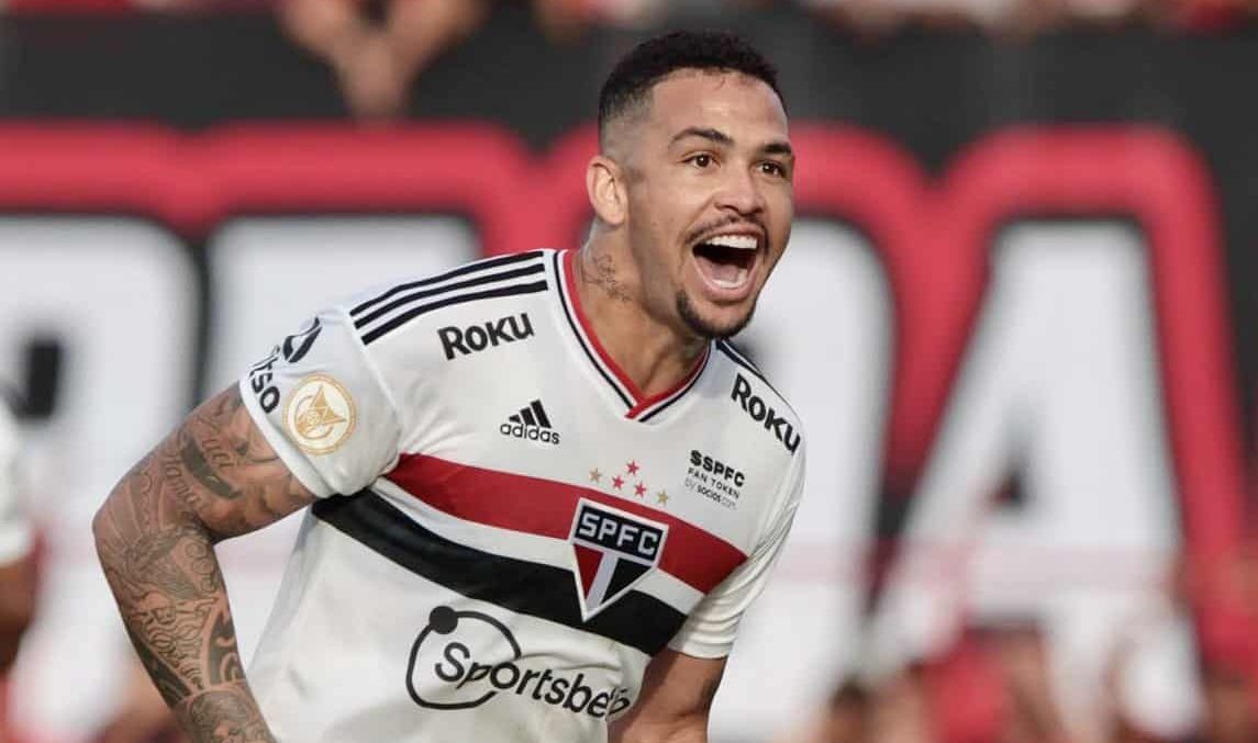 Atacante entra na lista dos artilheiros do século do São Paulo