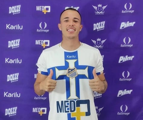 &Aacute;gua Santa apresenta Ramon como seu novo jogador