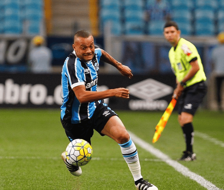Gr&ecirc;mio anuncia a contrata&ccedil;&atilde;o do atacante Guilherme