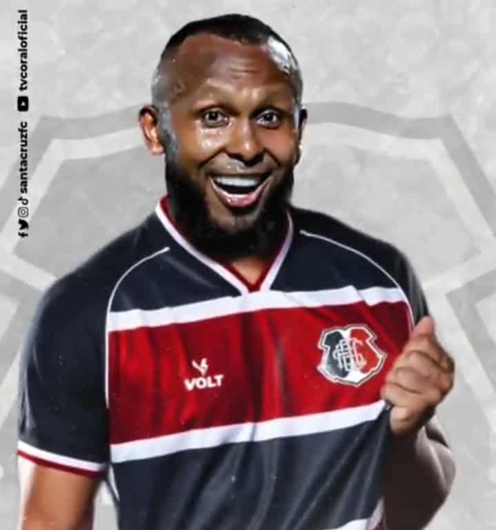 Chiquinho chega em Recife para retornar ao Santa Cruz