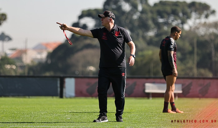 Athletico tem desfalques, mas tamb&eacute;m volta de jogador contra o Botafogo
