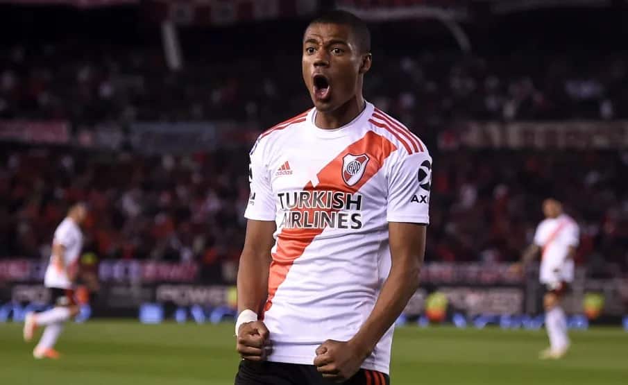 De la Cruz na mira do Galo