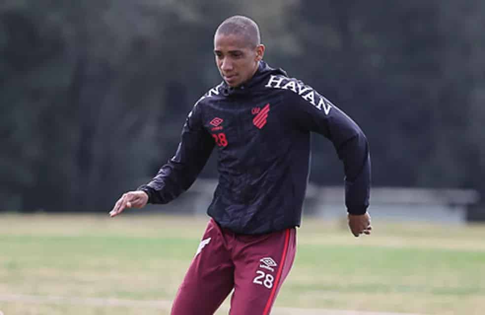 Cruzeiro fica pr&oacute;ximo de anunciar volante do Furac&atilde;o