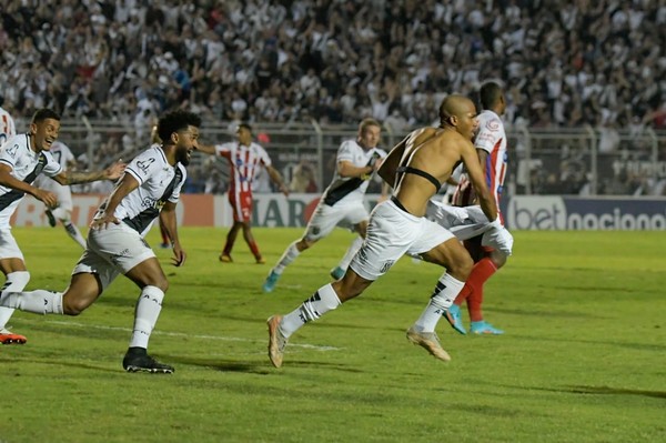 Ponte Preta volta a marcar com outros jogadores ap&oacute;s sete gols consecutivos de Lucca