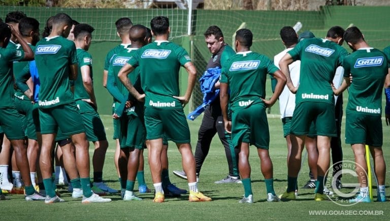 Goiás treina e viaja para BH