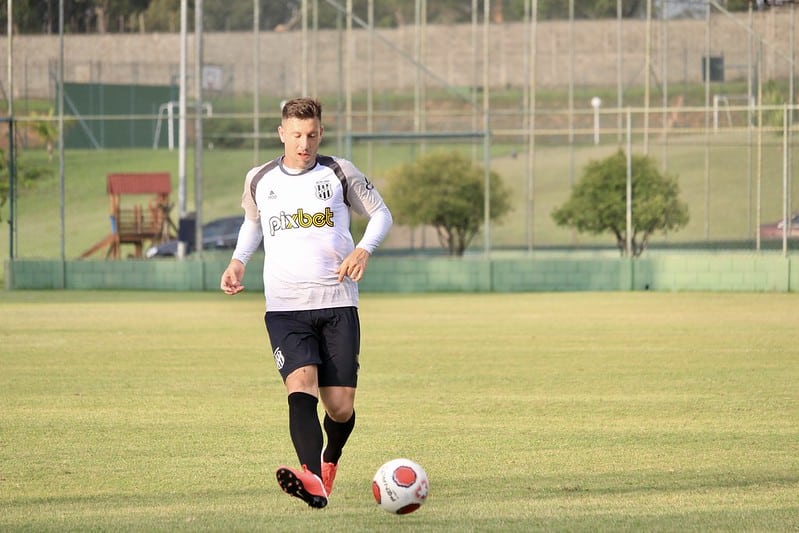 Ponte Preta tem sexta melhor defesa da S&eacute;rie B e F&aacute;bio Sanches projeta dias melhores