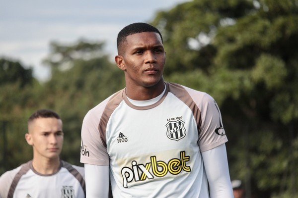 Ponte negocia transfer&ecirc;ncia de zagueiro
