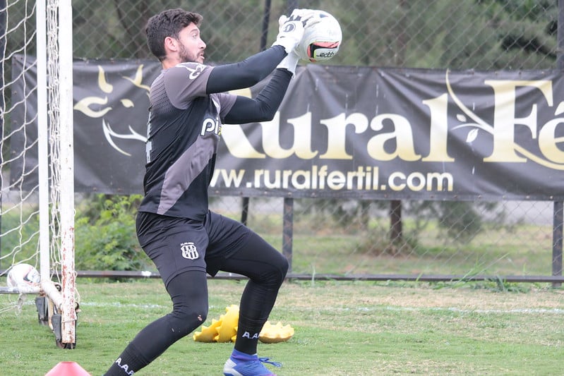 Goleiro da Ponte Preta projeta duelo diante do CRB