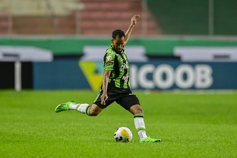 Everaldo tem noite de herói, mas desfalca América na próxima rodada