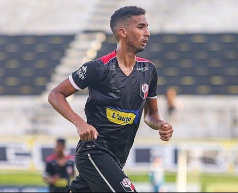 Zagueiro Alisson, do Santa Cruz de Natal, busca novas oportunidades