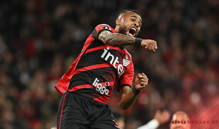 Felip&atilde;o monta arapuca e Athletico larga em vantagem na Libertadores