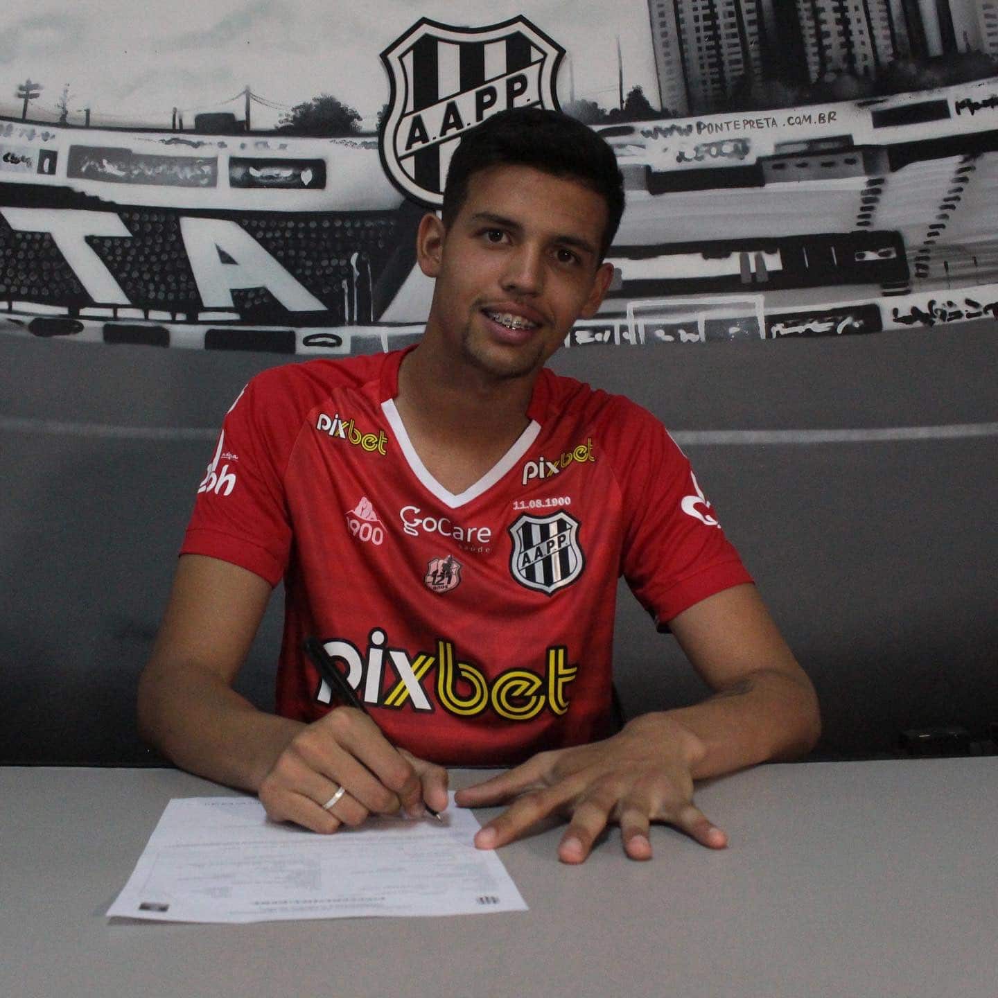 Diretoria da Ponte amplia contratos de mais duas joias da base