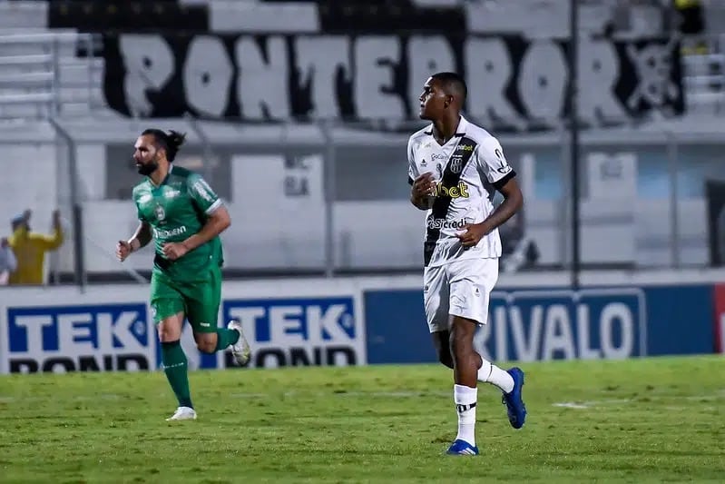 RB Bragantino negocia a contratação de zagueiro da Ponte Preta