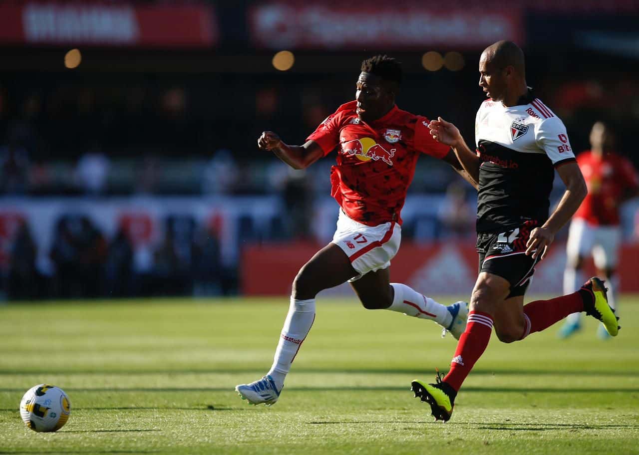 RB Bragantino toma de tr&ecirc;s do S&atilde;o Paulo pelo Brasileiro