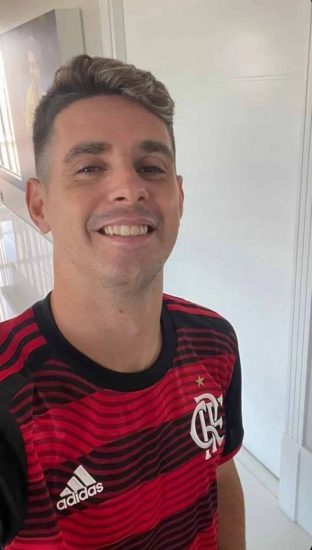 Oscar com camisa do Flamengo