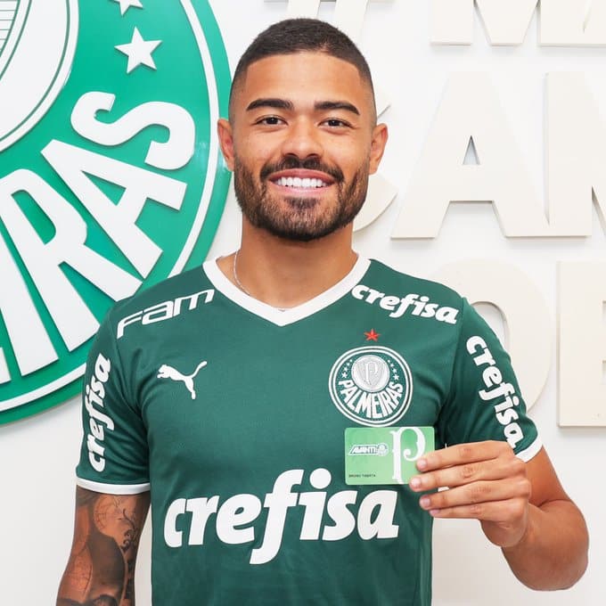 Bruno Tabata assina com o Palmeiras