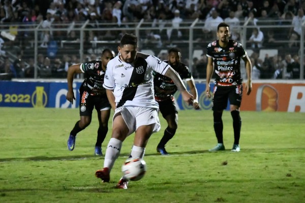 Elvis sobre decis&atilde;o em fechar com a Ponte Preta: &ldquo;Professor foi determinante, me ligou e falei bastante com ele&rdquo;