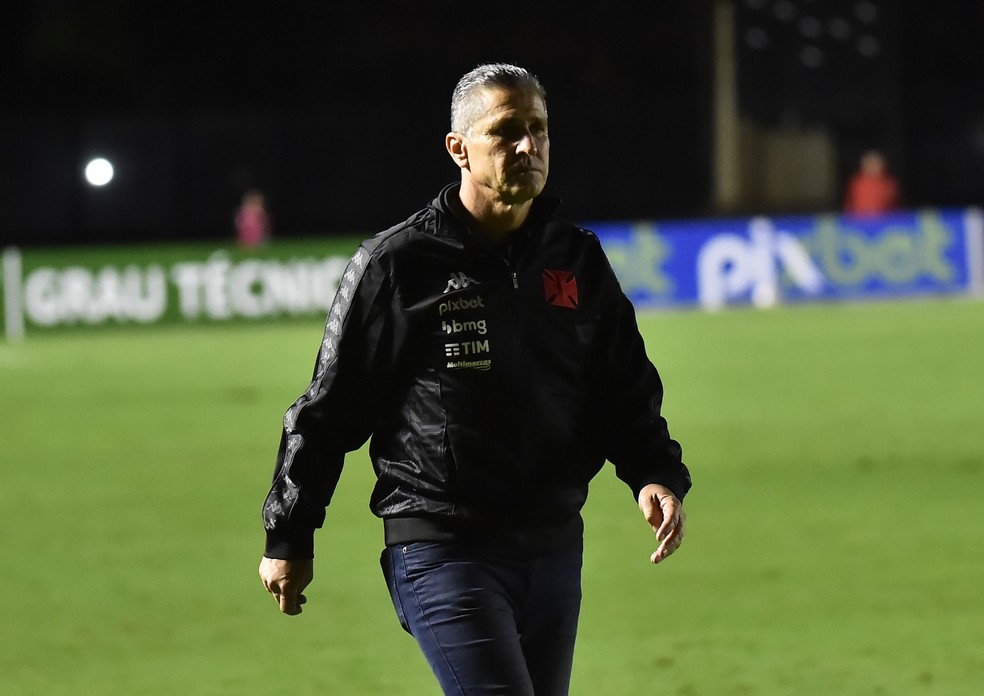 Jorginho comemora vitória e explica mudanças no time titular