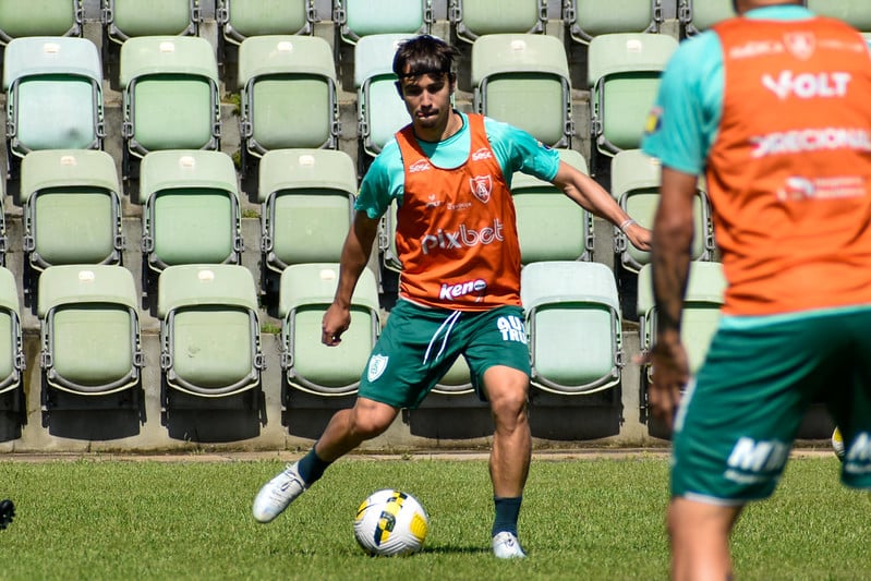 Zé Ricardo não joga pelo América-MG desde junho e presidente comenta renovação
