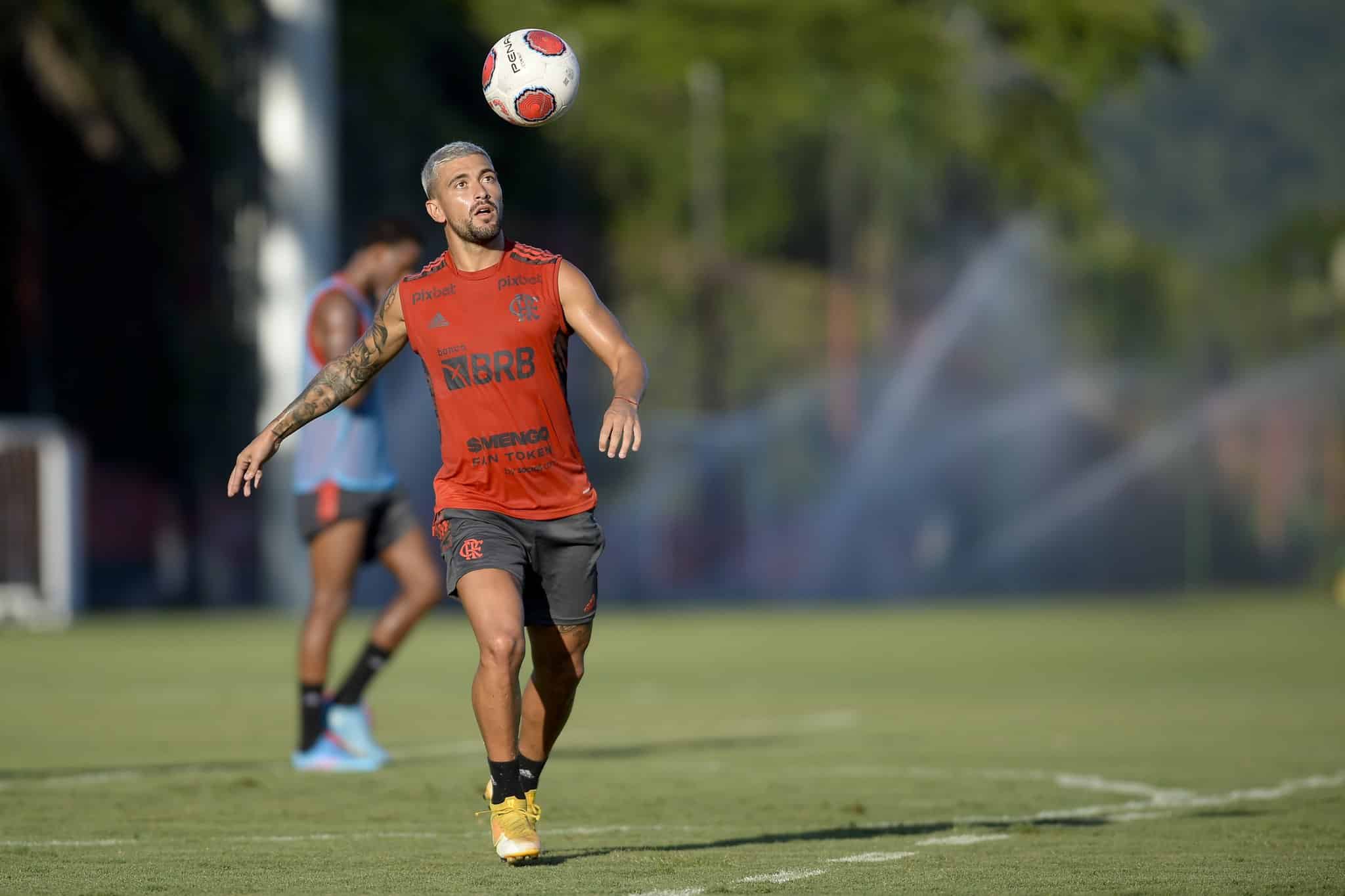 Craque do Flamengo sofre les&atilde;o e deve ser poupado para as finais do m&ecirc;s de Outubro