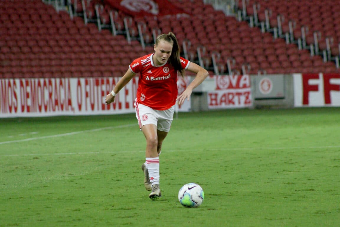 Internacional anuncia venda de jogadora