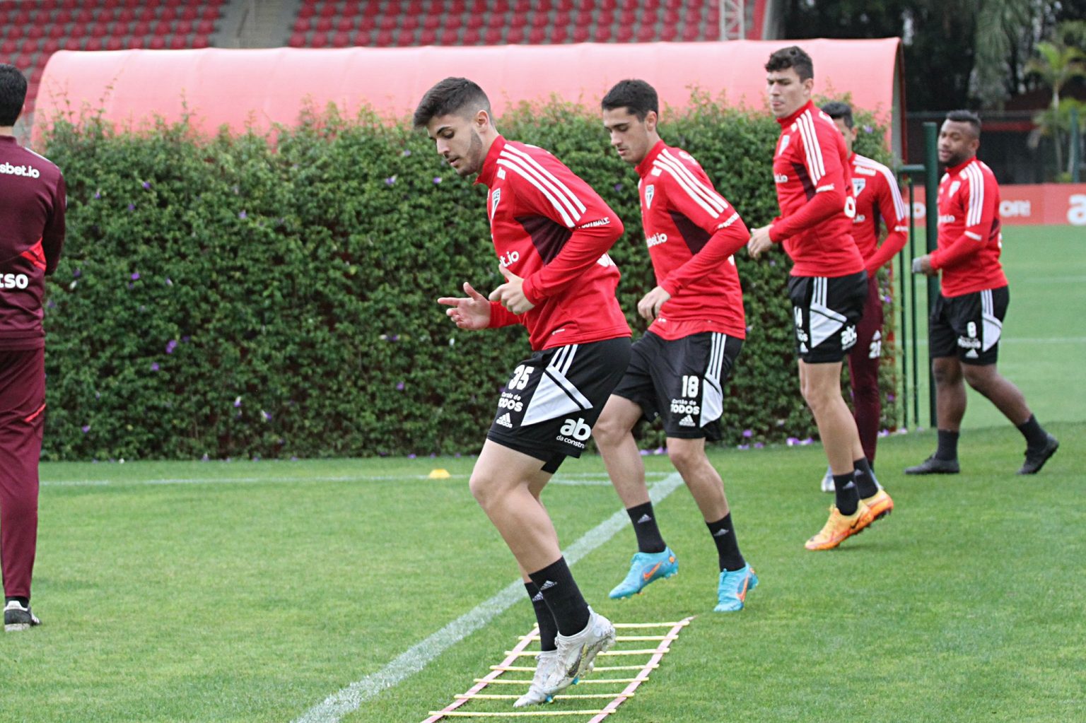 S&atilde;o Paulo liga sinal de alerta no Brasileir&atilde;o