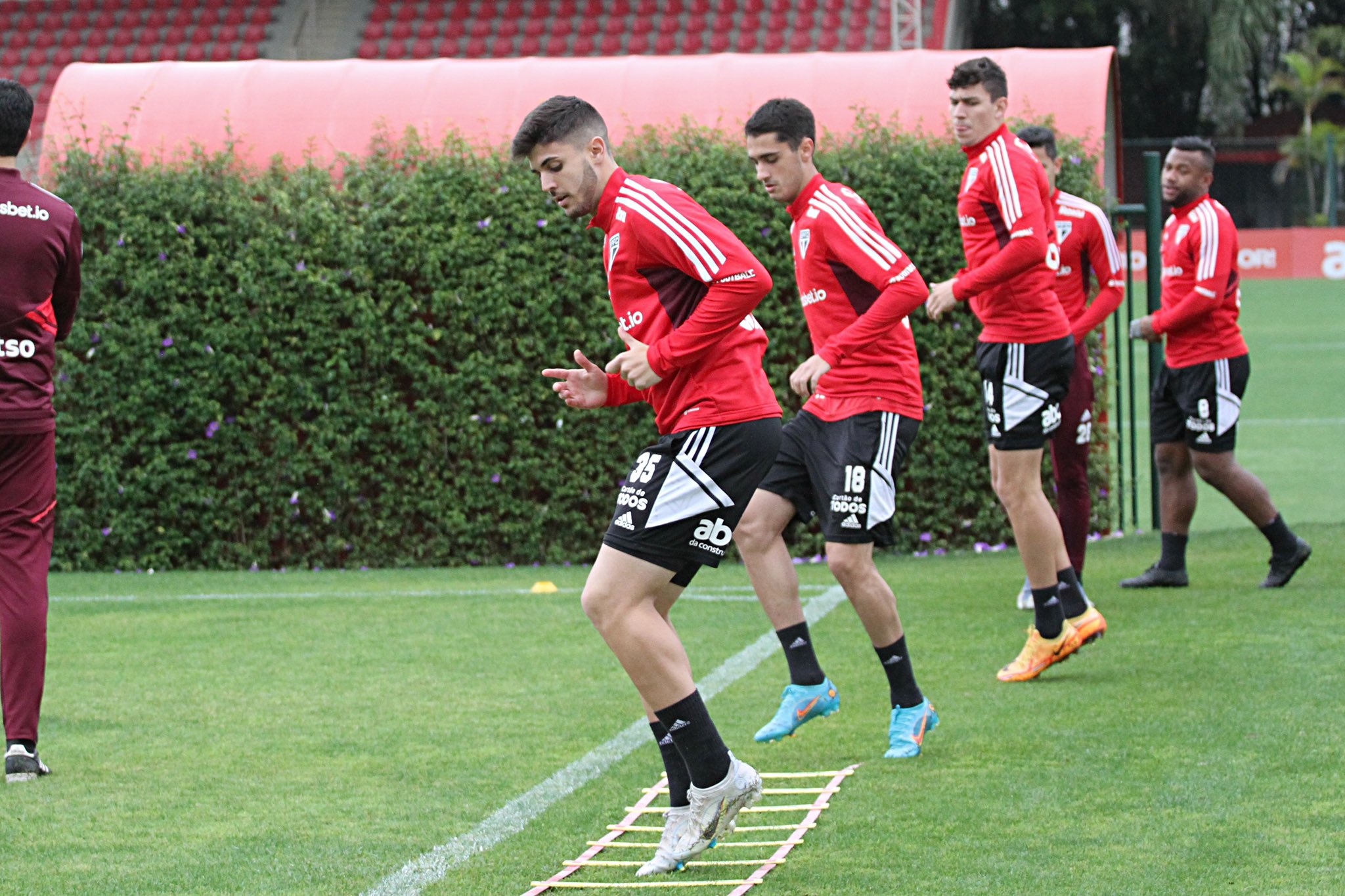 São Paulo liga sinal de alerta no Brasileirão