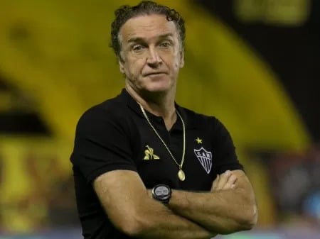 Cuca pondera sobre renovação com Atlético