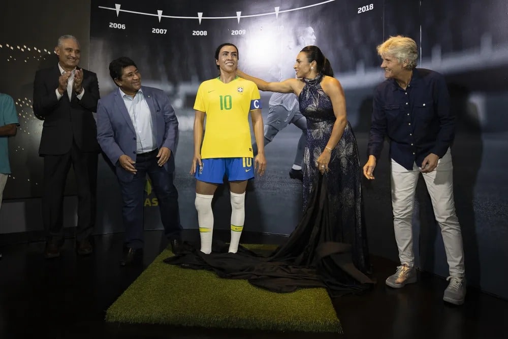 Rainha Marta &eacute; homenageada no Museu da Confedera&ccedil;&atilde;o Brasileira de Futebol