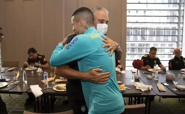 Tite revela choro de Guilherme Arana durante conversa