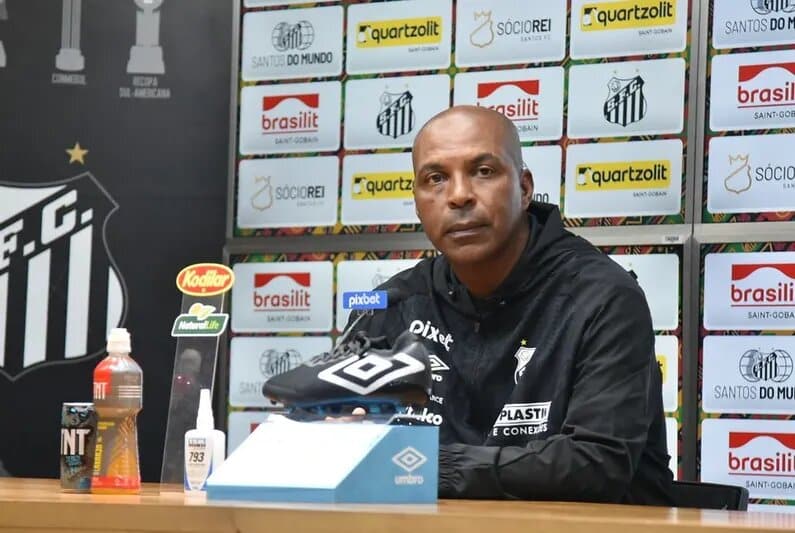 Marcelo Bielsa rejeita proposta do Santos, e Orlando Ribeiro fica até o fim da temporada