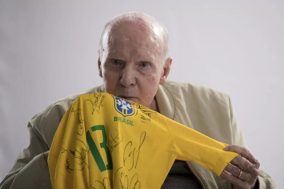 Est&aacute;tua para Zagallo &eacute; merecida homenagem da CBF