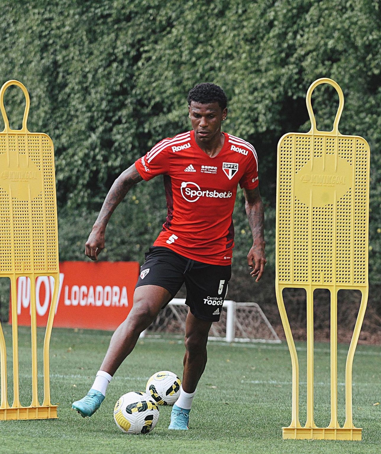 Arboleda e mais dois treinam com elenco do S&atilde;o Paulo