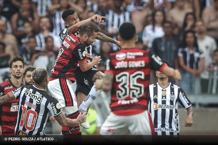 Atlético-MG finaliza preparação para duelo contra Flamengo