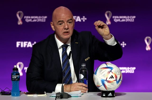 Presidente da Fifa, Gianni Infantino, rebate cr&iacute;ticas ao Qatar