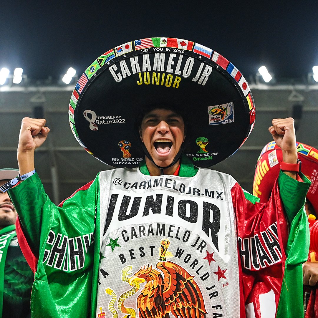 Torcedores do M&eacute;xico roubam a cena durante jogo contra Pol&ocirc;nia