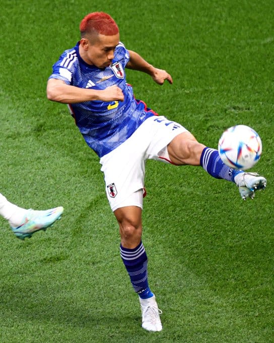 Lateral japon&ecirc;s vibra ap&oacute;s vit&oacute;ria do Jap&atilde;o