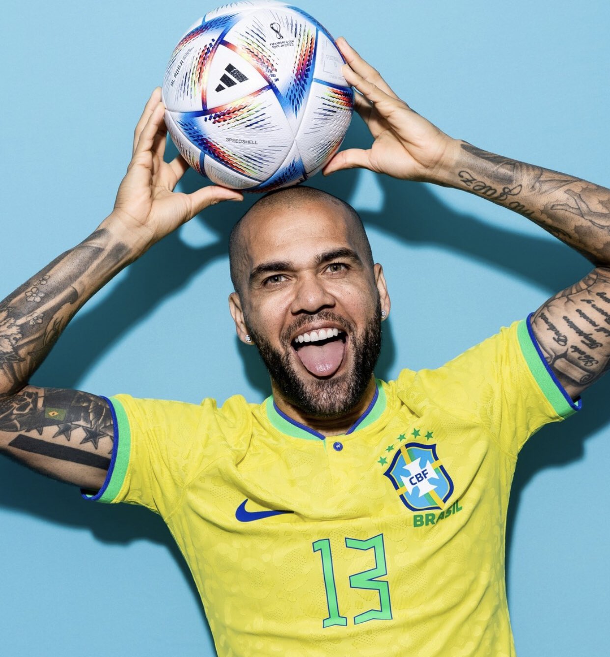 De contestado a poss&iacute;vel titular: Daniel Alves &eacute; a bola da vez