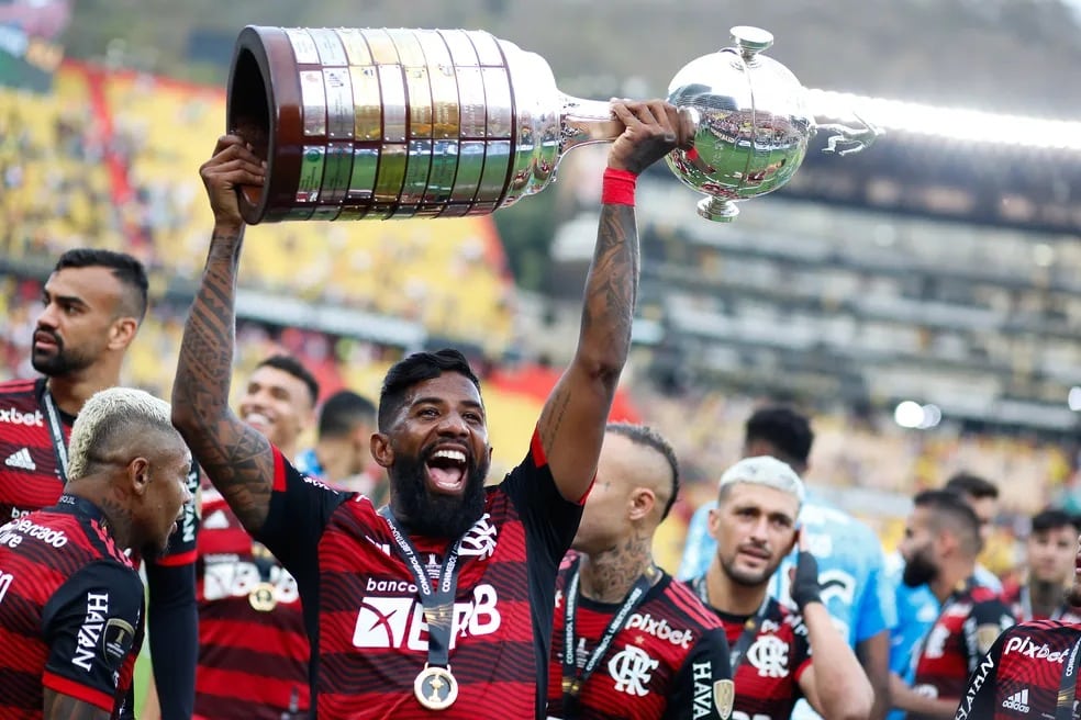 Rodinei deixa o Flamengo e fecha com clube europeu