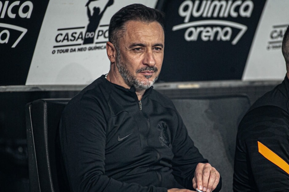 V&iacute;tor Pereira deixa o Corinthians; diretoria avalia substituto
