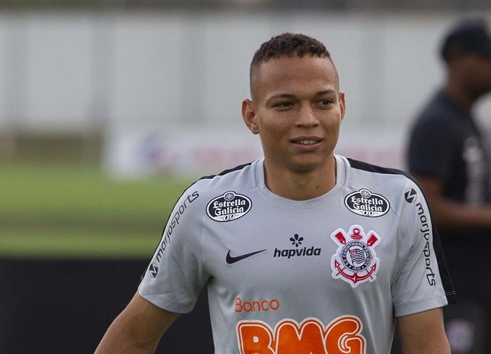 Fernando L&aacute;zaro n&atilde;o pretende usar jovem; Corinthians tenta venda