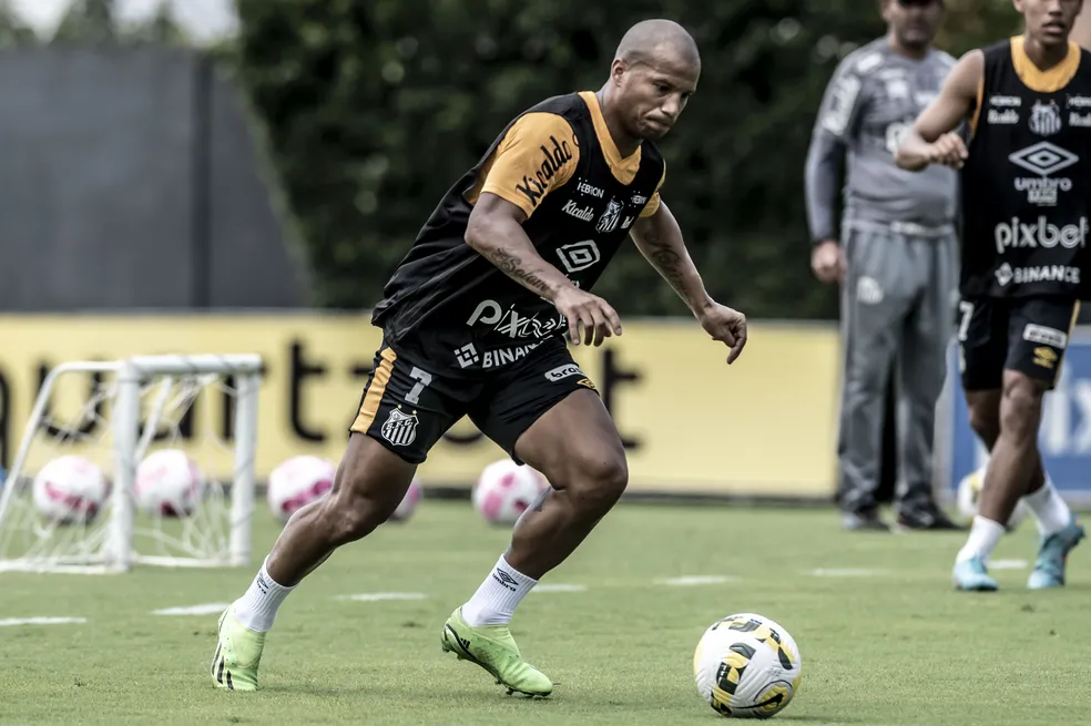 Santos afasta S&aacute;nchez por problemas card&iacute;acos