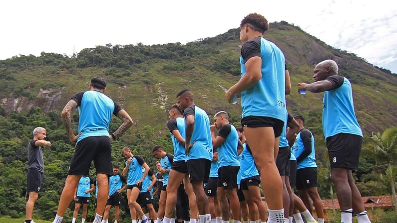 Por qual motivo o Botafogo atrasa pagamentos mesmo com a SAF?