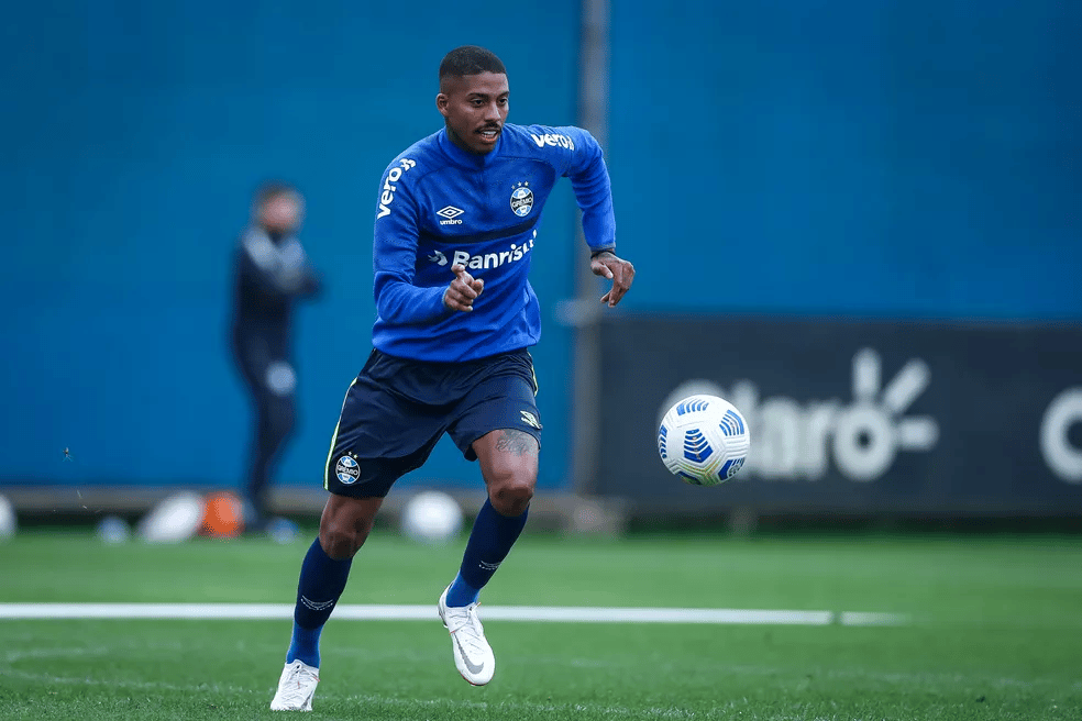 Jean Pyerre anuncia aposentadoria dos gramados