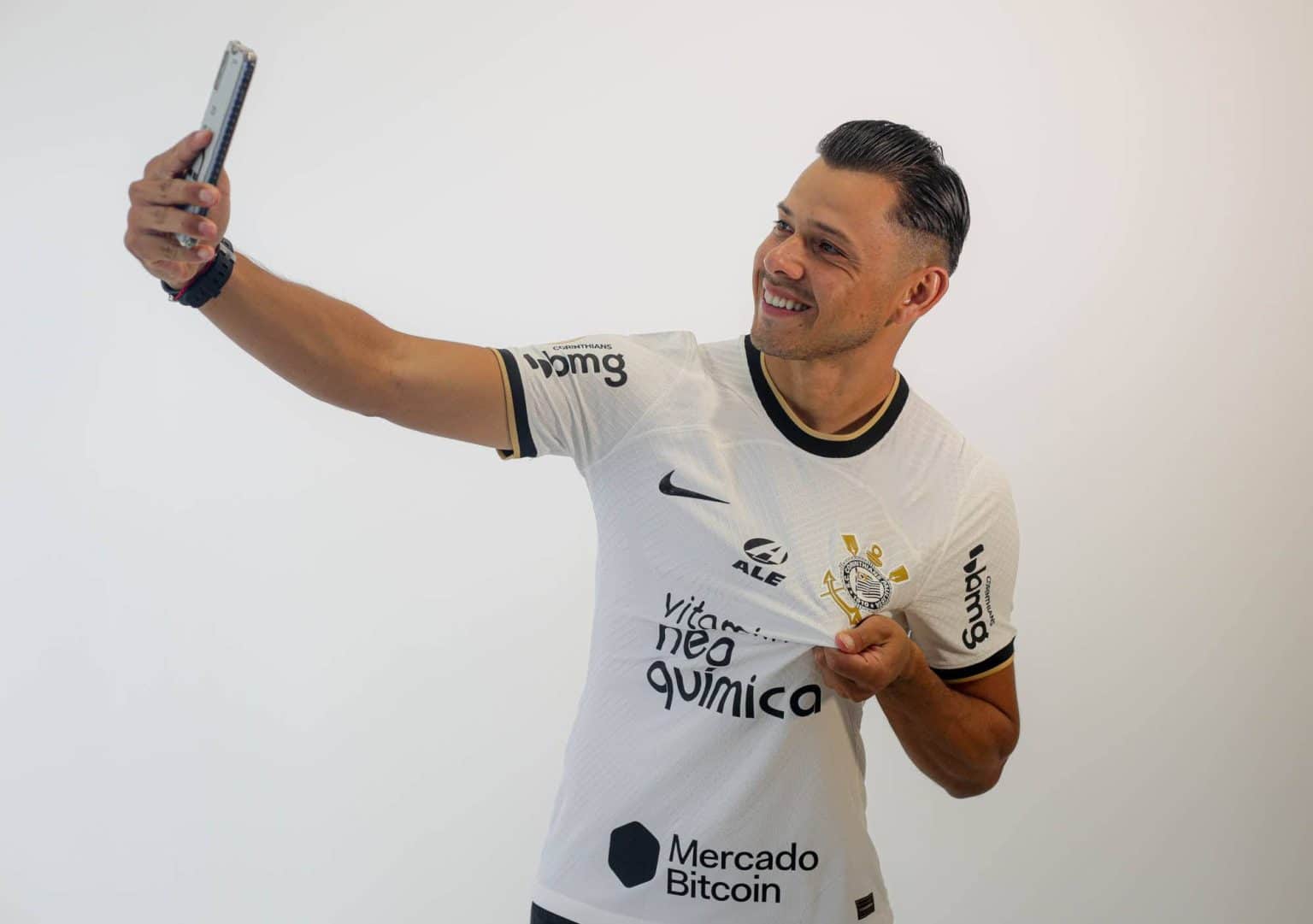 Corinthians anuncia retorno de Romero