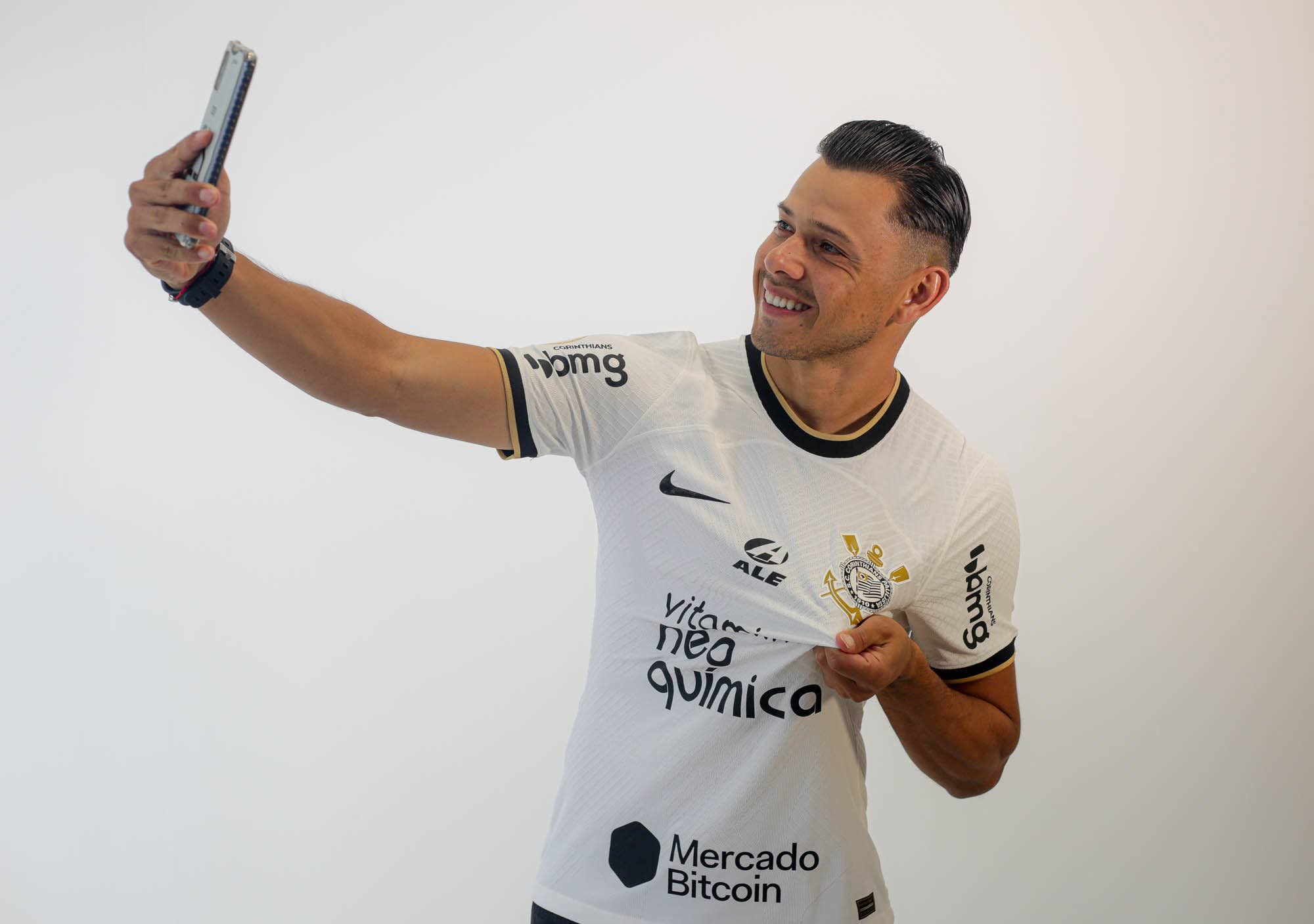 Corinthians anuncia retorno de Romero