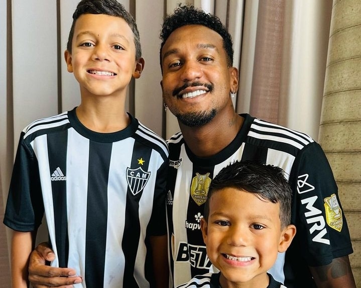 Edenílson acerta contrato com Atlético-MG
