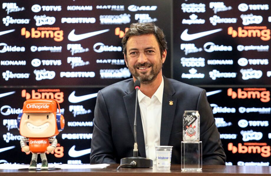 Du&iacute;lio quebra sil&ecirc;ncio sobre V&iacute;tor Pereira